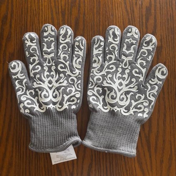 Temptations Gray and White Rubber and Knit Patterned Gardening Gloves - Picture 2 of 4